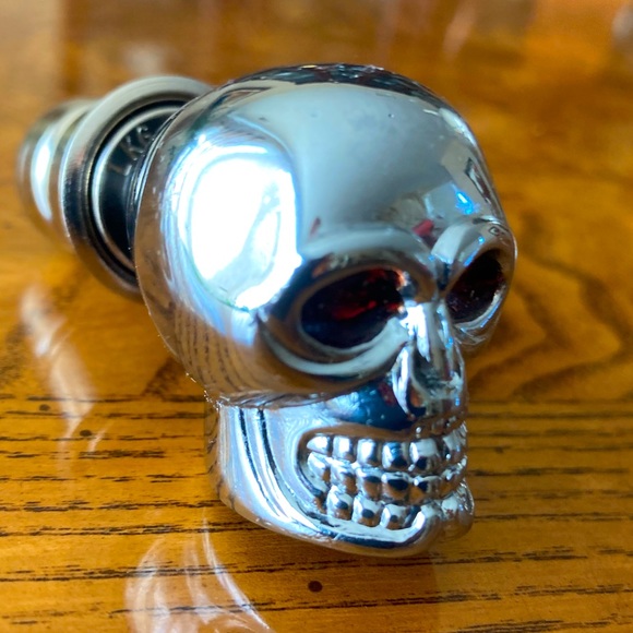 Skull-Head Car Lighter - Red Eyes - Picture 3 of 7